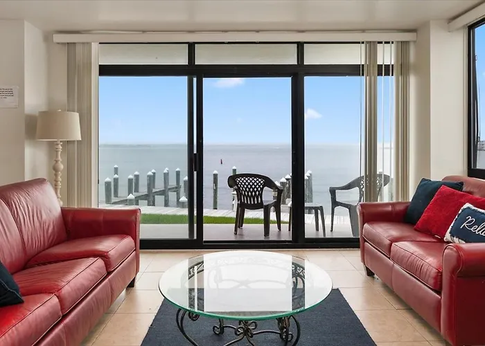 Spectacular 3-bedroom Bayside Pointe On The Bay Condo!