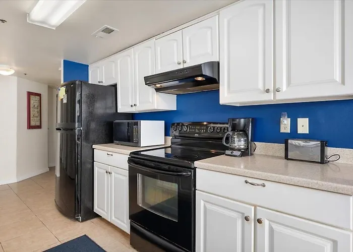 Spectacular 3-bedroom Bayside Pointe On The Bay Condo! Holiday home