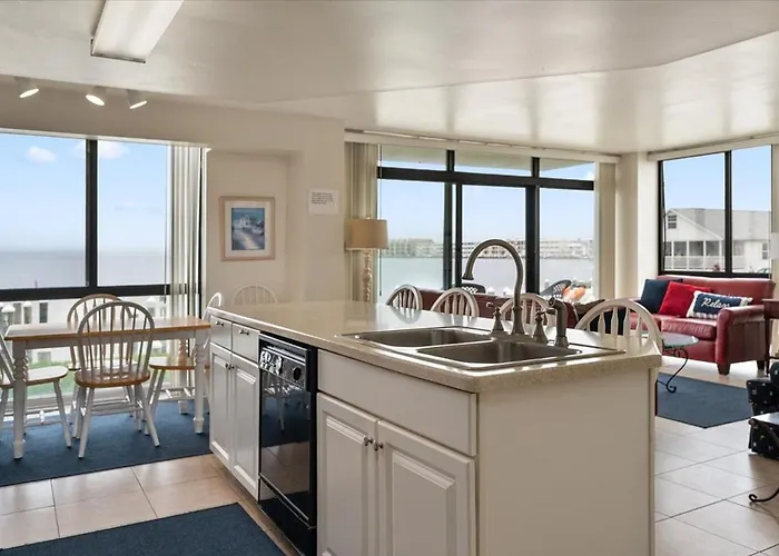 Spectacular 3-bedroom Bayside Pointe On The Bay Condo! Holiday home *