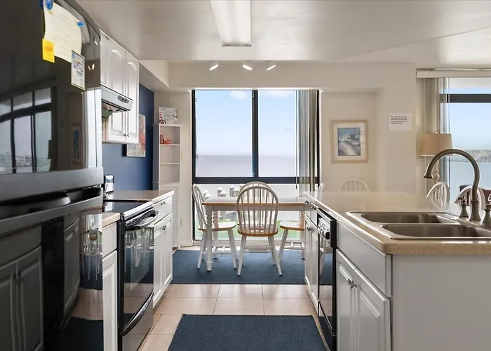Spectacular 3-bedroom Bayside Pointe On The Bay Condo!