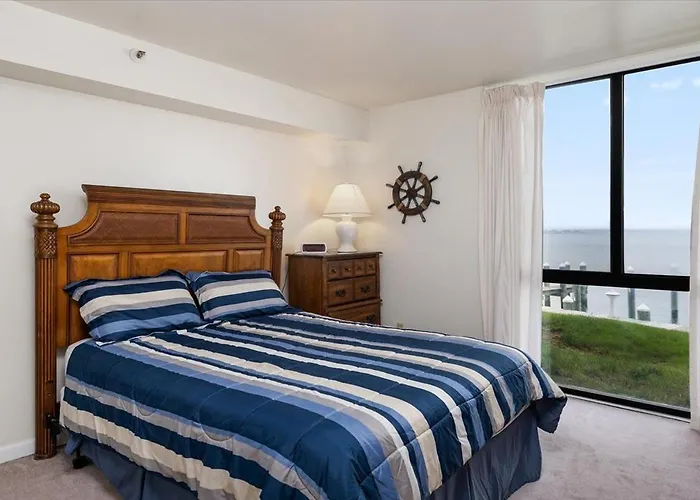 Spectacular 3-bedroom Bayside Pointe On The Bay Condo! Holiday home *