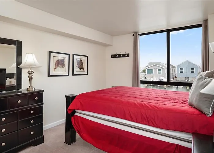 Spectacular 3-bedroom Bayside Pointe On The Bay Condo!