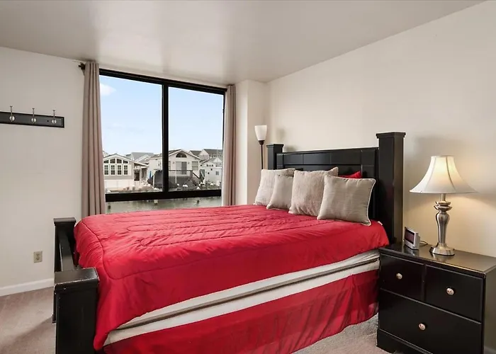 Spectacular 3-bedroom Bayside Pointe On The Bay Condo!
