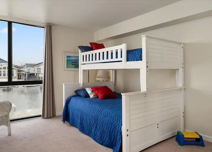 Spectacular 3-bedroom Bayside Pointe On The Bay Condo! Holiday home Ocean City