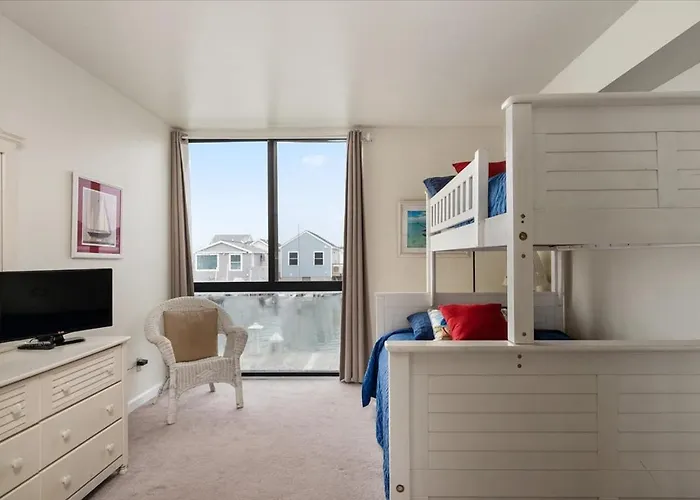 Spectacular 3-bedroom Bayside Pointe On The Bay Condo! *