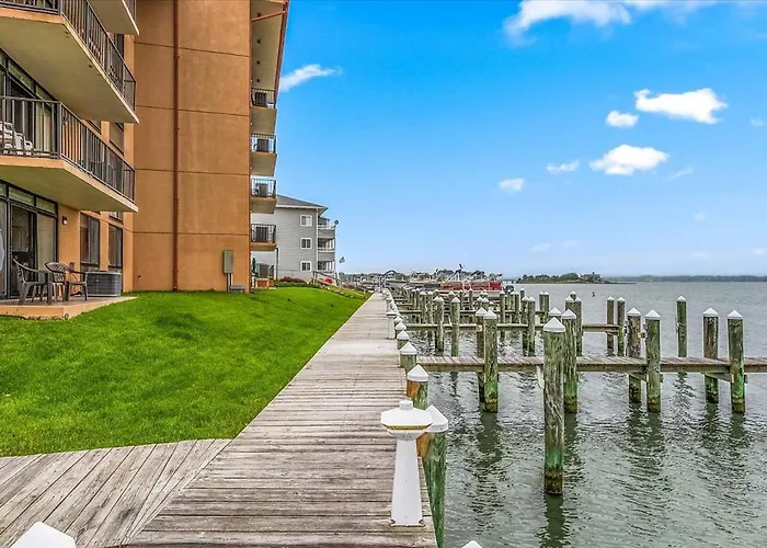 Spectacular 3-bedroom Bayside Pointe On The Bay Condo! Holiday home *