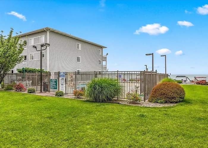 Holiday home Spectacular 3-bedroom Bayside Pointe On The Bay Condo!